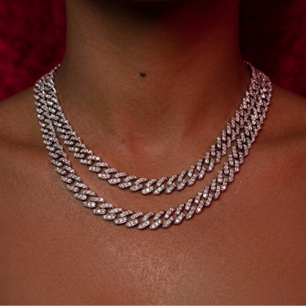 Elegant Silver Necklace - Picture 6 of 6